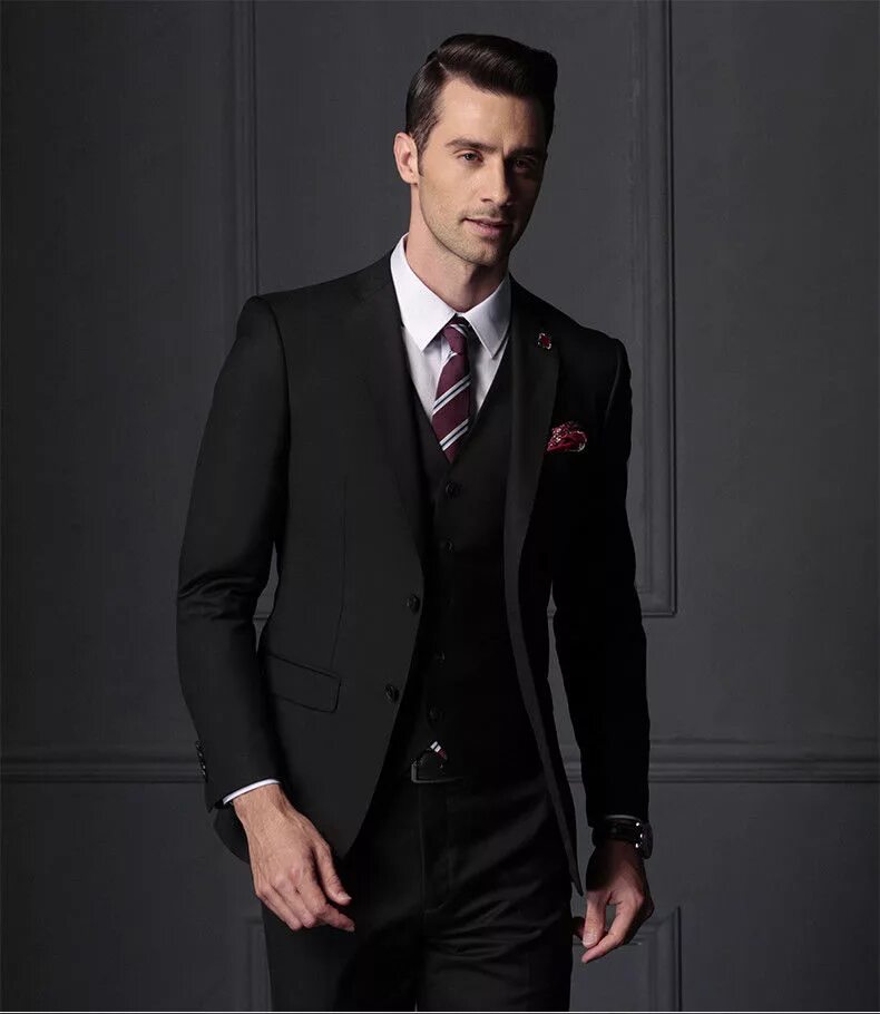 Элегантный мужчина в костюме. Красивый жених. Стильный свадебный костюм для жениха. Красивый богатый мужчина. Серый костюм мужской.