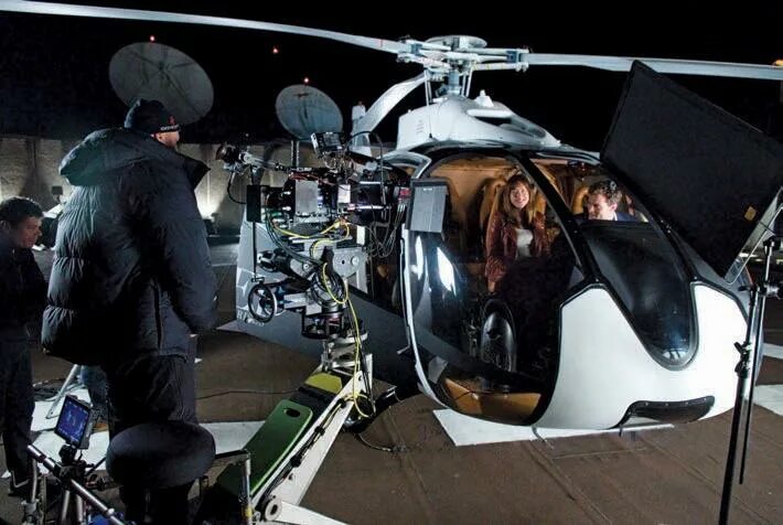 джейми дорнан кристиан грей кадры. анастейша и кристиан в вертолете. кристиан грей машина. 50 оттенков серого самолет фильм. джейми дорнан вертолет.