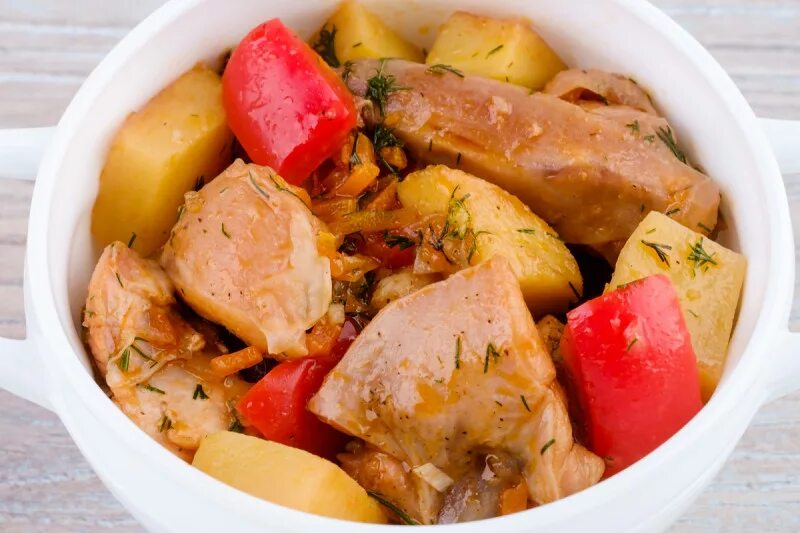 Картофель с рисом и овощами. Кроличье рагу. кролик рагу. рагу из кролика. рагу из кролика с овощами.