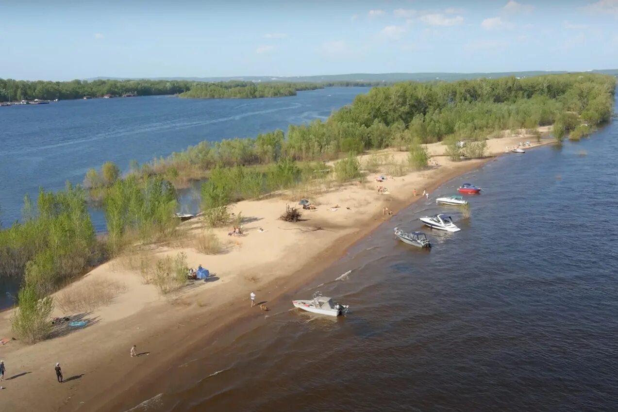 Житель берегов волги. Каменистый берег волги ульяновск. Кинешма заволжск пляж. Житель берегов волги. Дикие берега волги.