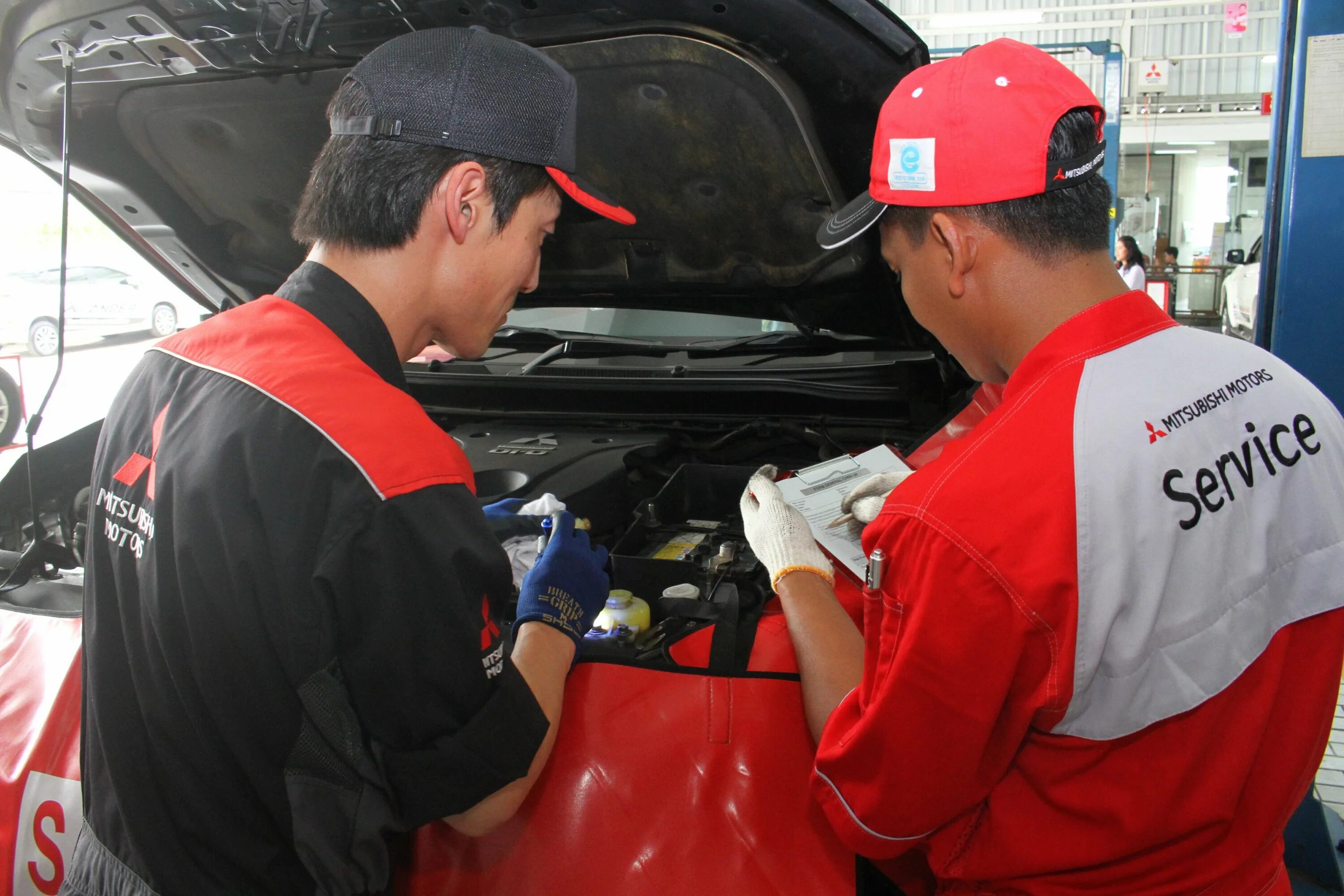 ремонт обслуживание mitsubishi. Mitsubishi автосервис. Mitsubishi автосервис. Mitsubishi сервисный центр. автосервис мицубиси.