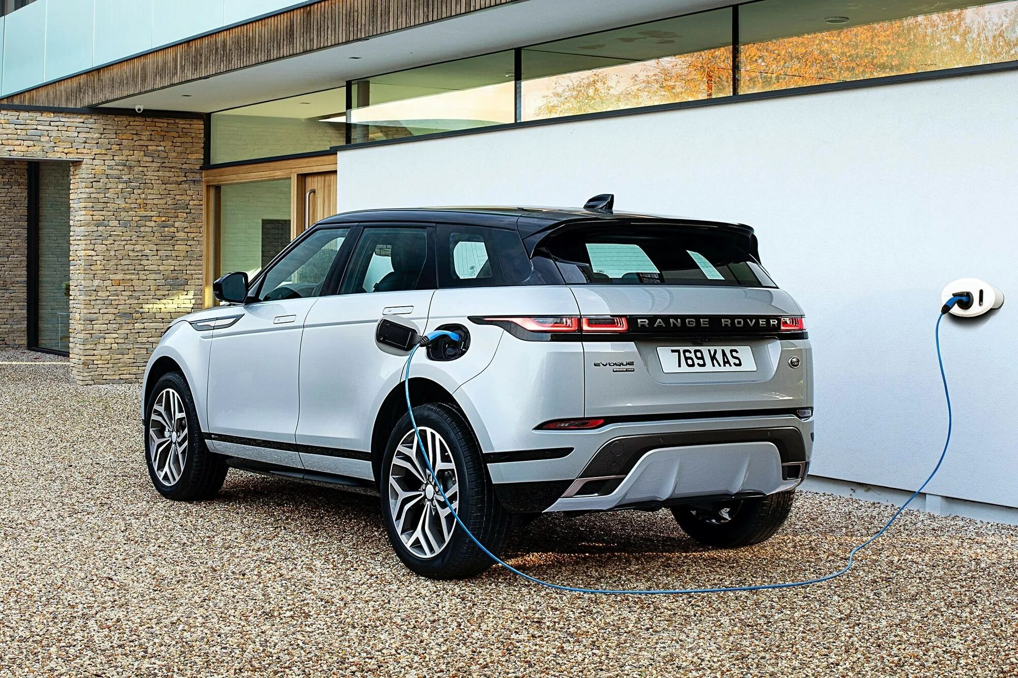 Phev гибриды. Land Rover Evoque 2021. Range ROVERVOQUE 2021. Рендж Ровер Эвок 2021. Ленд Ровер range Rover Evoque 2021.