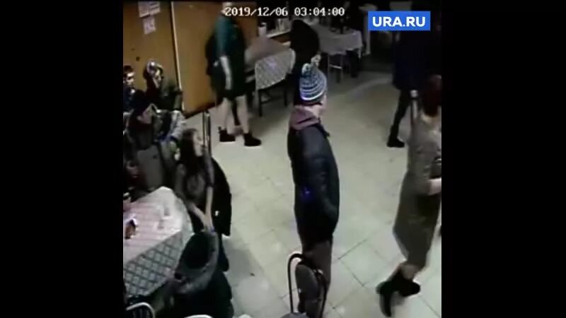 Избиение в баре. Павел мамешин боксер. Избитый парень возле бара. Нападение петрозаводск. Избиение в баре.