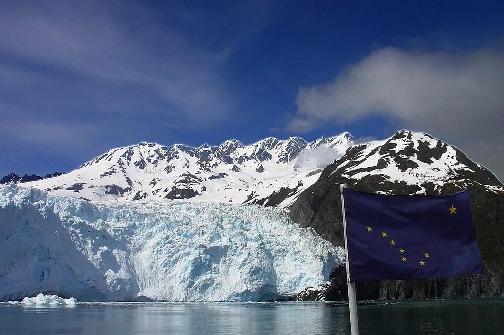 Аляска пермь. Флаг штата Аляска. Флаг Аляски США. Народная Республика Аляска. Флаг Республики Аляска.
