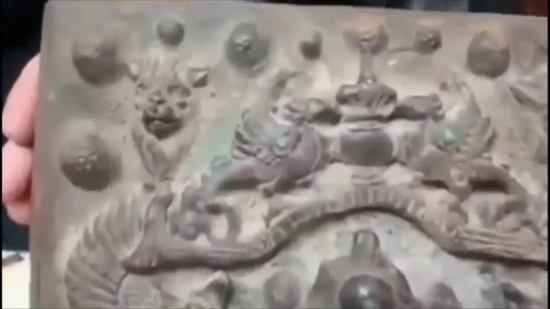 пиритовый аммонит. антикитерский механизм рентген. артефакты древней руси 900 года. симбионт вечности древний артефакт. готика артефакты древности.