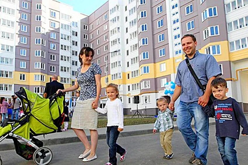 Многодетная семья жилье. Квартира многодетным. Обеспечение жильем многодетных семей. Белорусской семьи. Расширение жилплощади многодетным