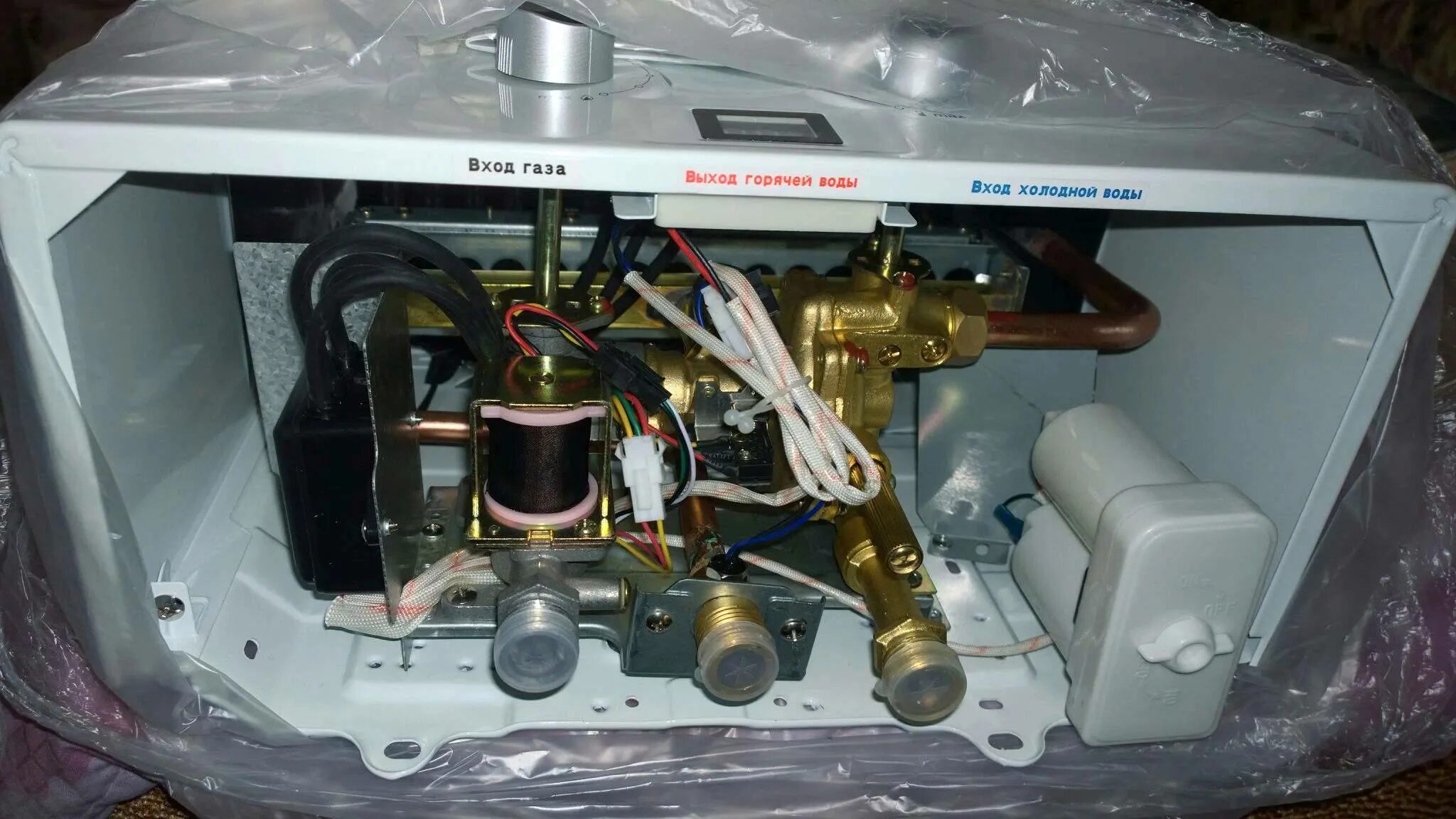 Сильно греет колонка. Газовая колонка zanussi gwh 12 fonte. газовая колонка занусси 12. газовая колонка vektor jsd 12-w. газовая колонка занусси gwh10fonte устройство.