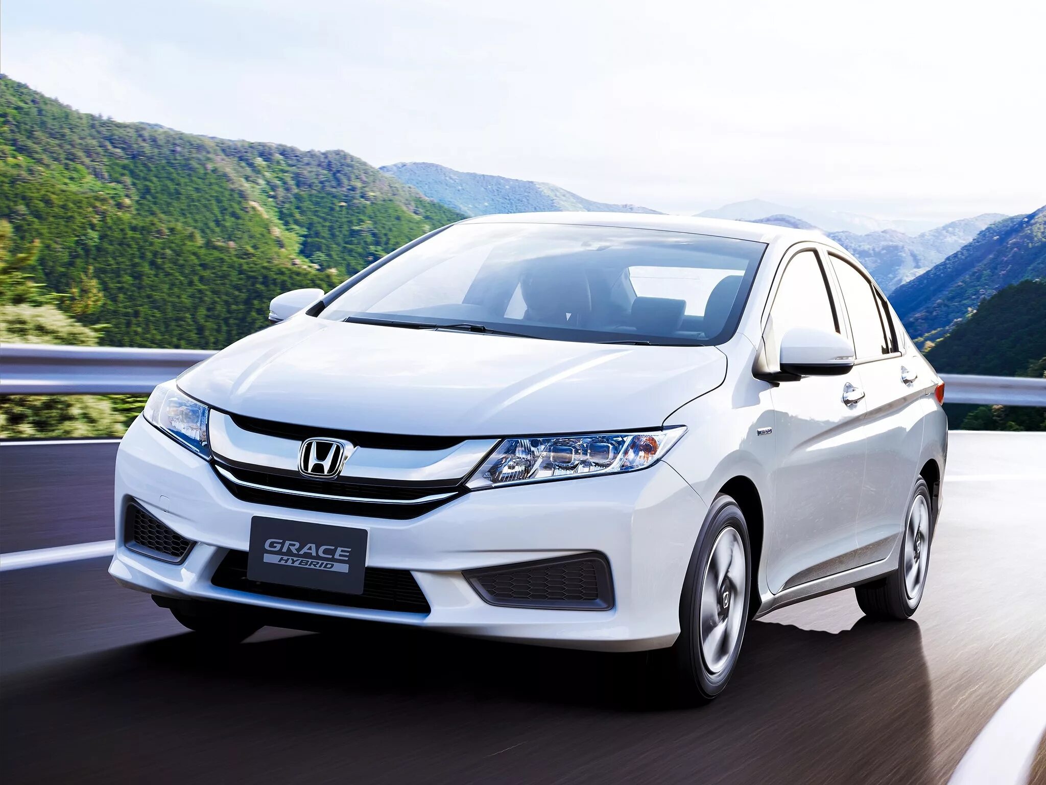 Седан гибрид. Хонда Грейс гибрид. Хонда Грейс 2017. Honda Grace Hybrid 2014. Honda Grace Hybrid 2016.