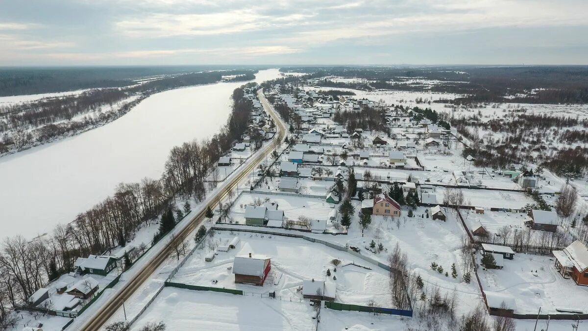 Новгородская область 2019. Плашкино Новгородская область. Деревня Плашкино Новгородской области. Новгородский район. Поселок зимой вид сверху.