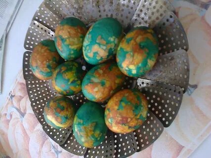 Покраска яиц зеленкой