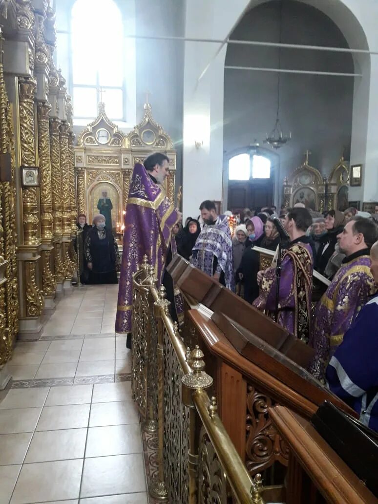 Чин прощения сколько идет. Чин прощения в храме. Чин прощения в прощенное. Чин прощения 2021 год. Чин прощения в прощенное воскресенье за вечерним богослужением.