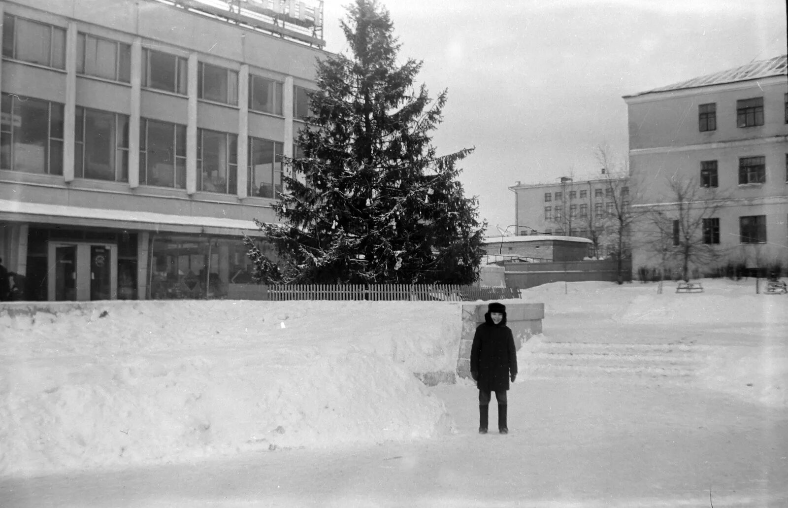 2 января киров. Ikirov. Красноуральск зимой вечером. Омон киров. Вечерняя красивое фото губахи.