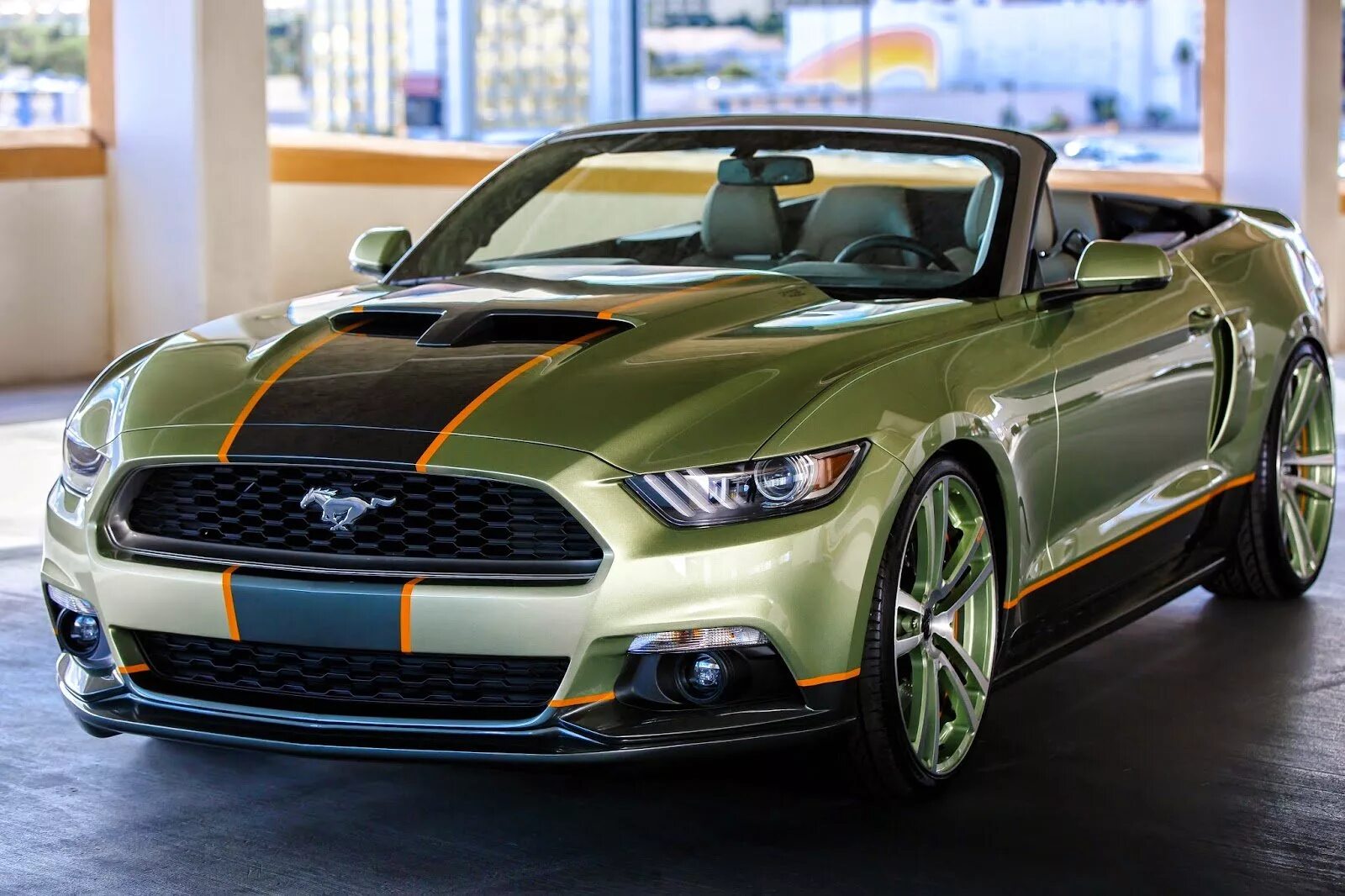 Мустанг цена. Форд Мустанг кабриолет 2014. Ford Mustang Cabriolet 2014. Ford Mustang 2014 кабриолет. Ford Mustang 2015 кабриолет.