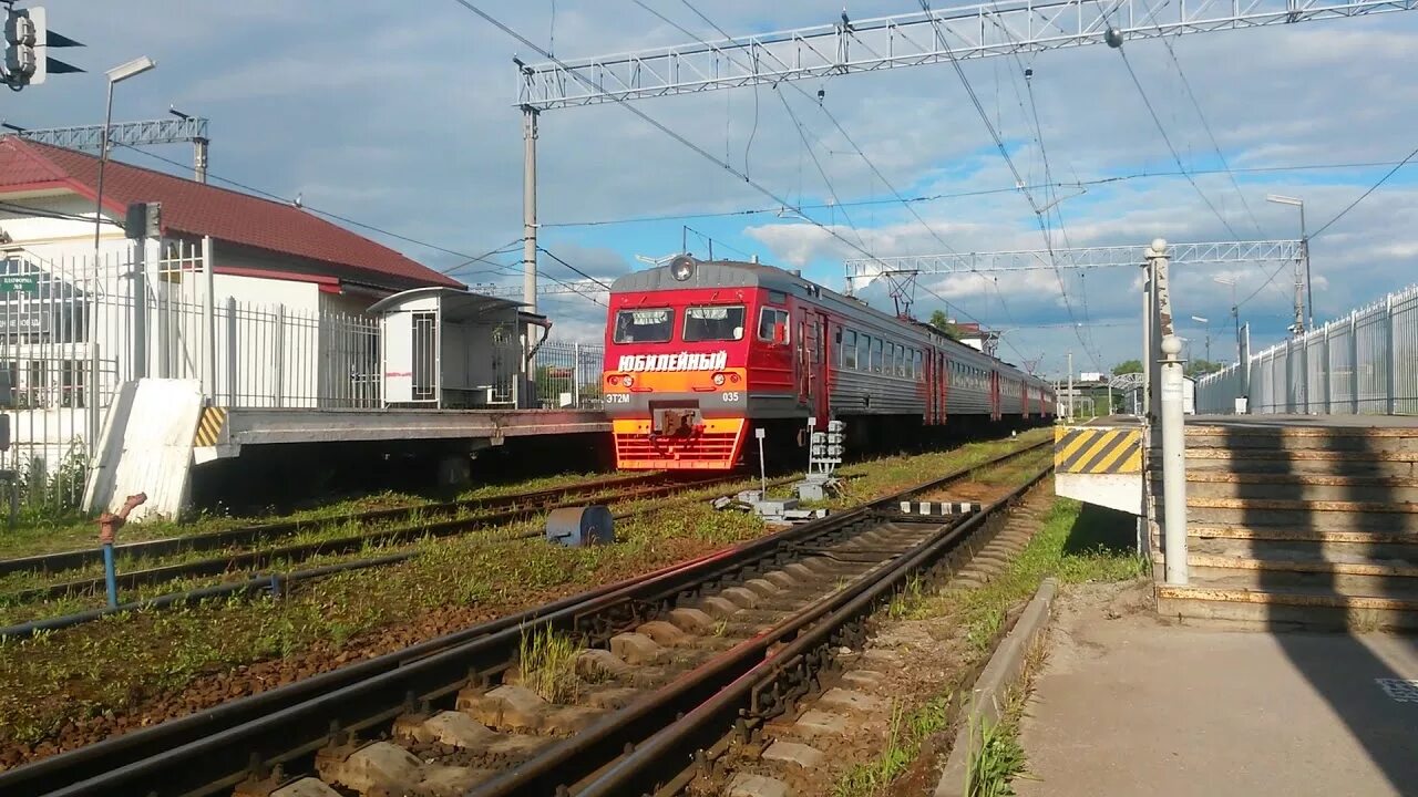 Эд4м-0031 Ораниенбаум. Эт2м 035 Юбилейный. Электричка Гатчина Балт. Юбилейный электричка эт2м. Электрички лигово балтийский сегодня с изменениями