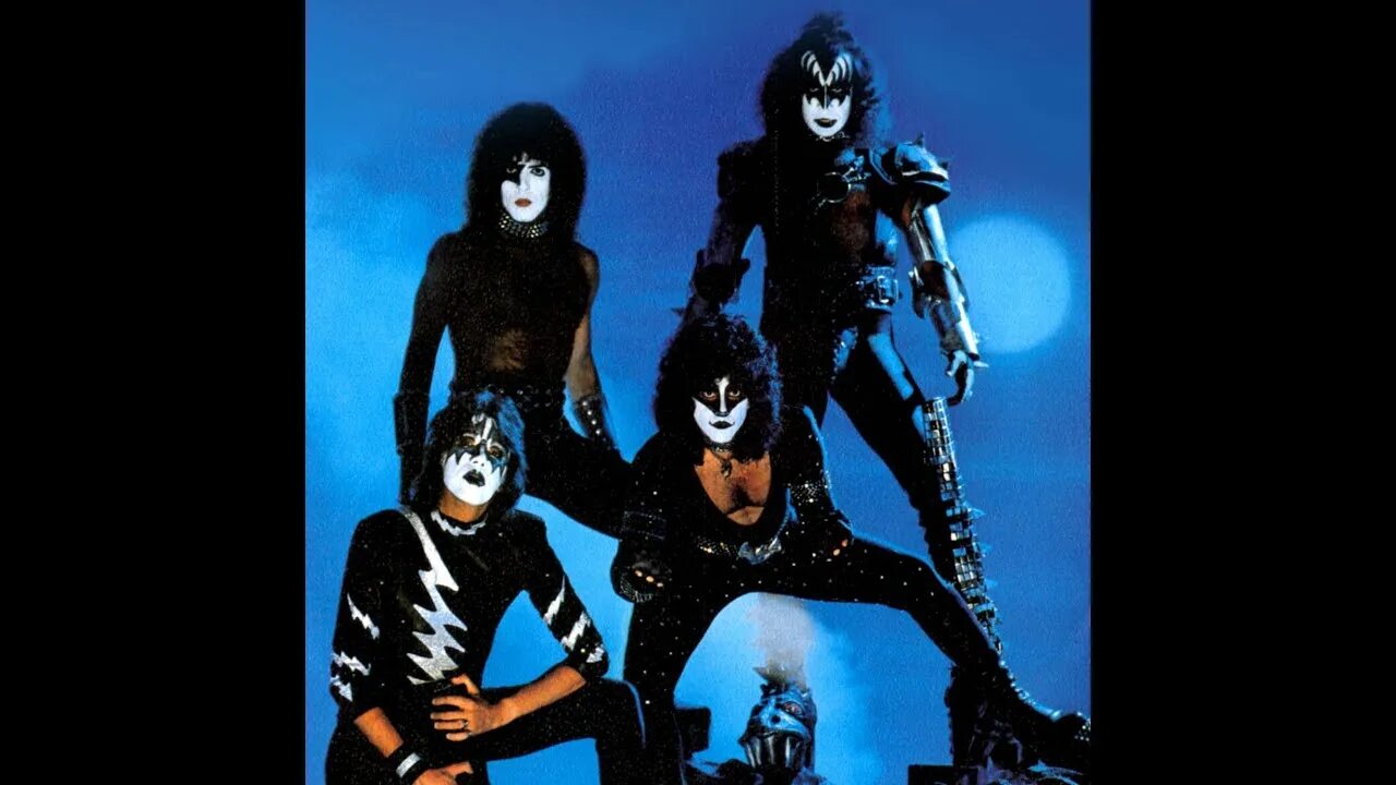 Kiss the night. Kiss creatures of the Night. Creatures of the Night Kiss альбом. Кисс вар. Creatures of the Night обложка в хорошем качестве.