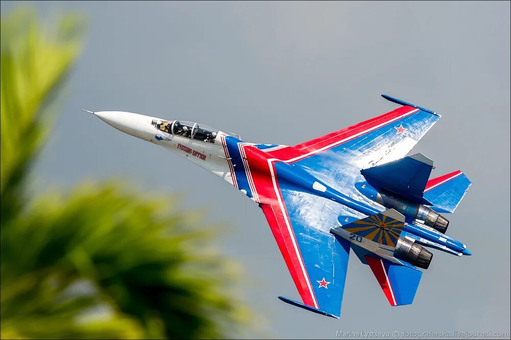 Су-27 истребитель русские витязи. Су27 русские витязи 1991. Су 27 стрижи. Су-27 пилотажная группа "русские витязи. Витязь какие самолеты.