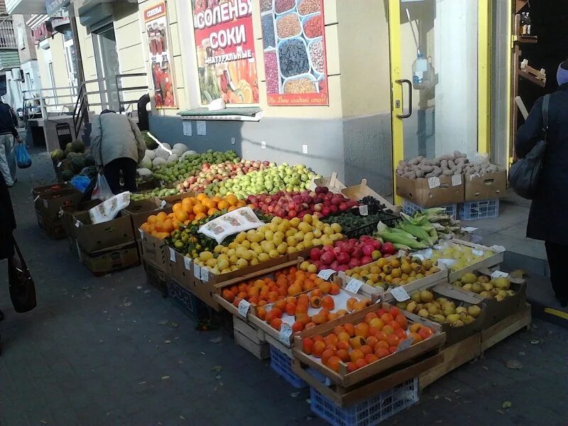 Стихийная торговля. Несанкционированная торговля. Рынок палатка с арбузами. Объявление о запрете торговли в неустановленном месте. Фото несанкционированной торговли.