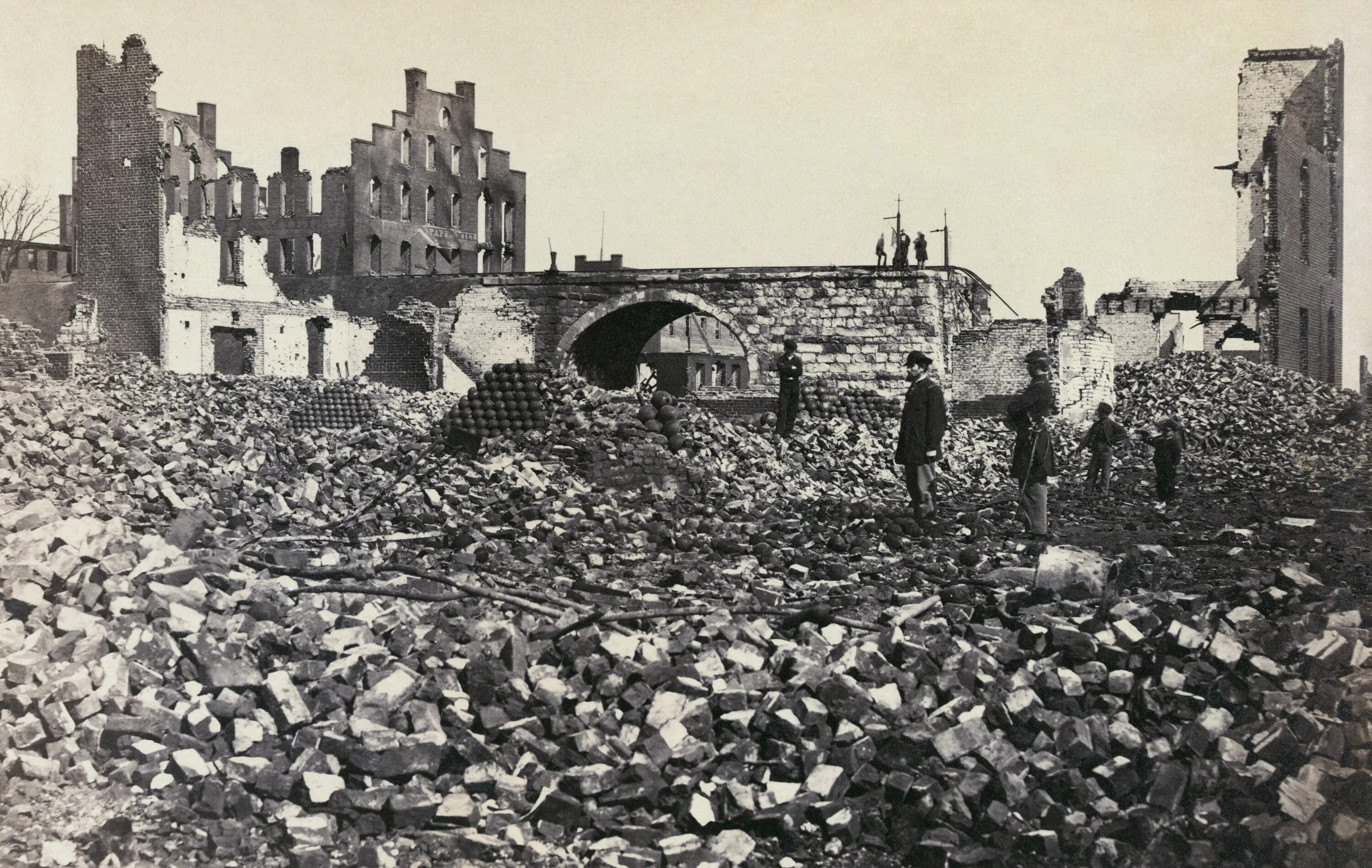 Последствия после гражданской войны. Осада Парижа 1870. Ричмонд 19 век. Атланта 1865 год. Город Ричмонд США 1861.