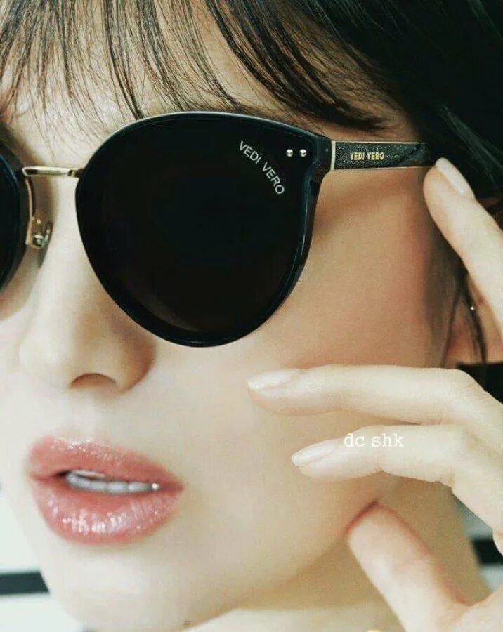 Song Hye Kyo Photoshoot. Чёрные очки песня. Hye Kyo Song фото 2023. В черных очках песня