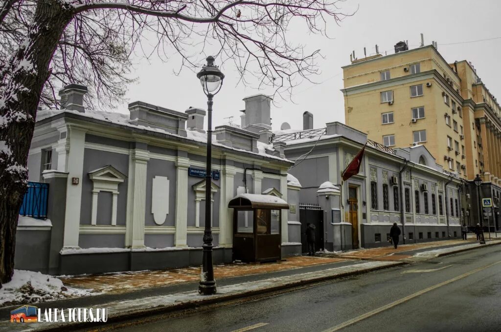 Берия в москве. Малая Никитская 28 дом Берии. Особняк Лаврентия Берии в Москве. Особняк Берии в Москве на малой Никитской. Малая Никитская улица, 28/1.