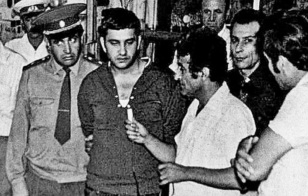 Ограбление госбанка в ереване 1977. Ограбление банка в ереване 1977. Ограбление армянской сср. Братья калачян николай и феликс. Ограбление калачян ссср.