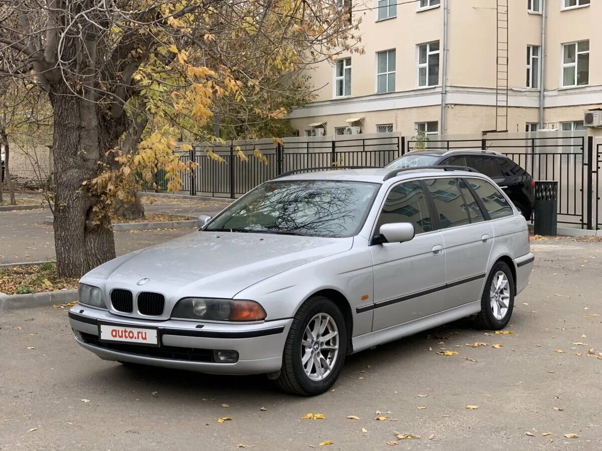 BMW универсал 2000. BMW e39 универсал серебристая. БМВ 523 2000. БМВ 39 523. Купить бмв 2000 года