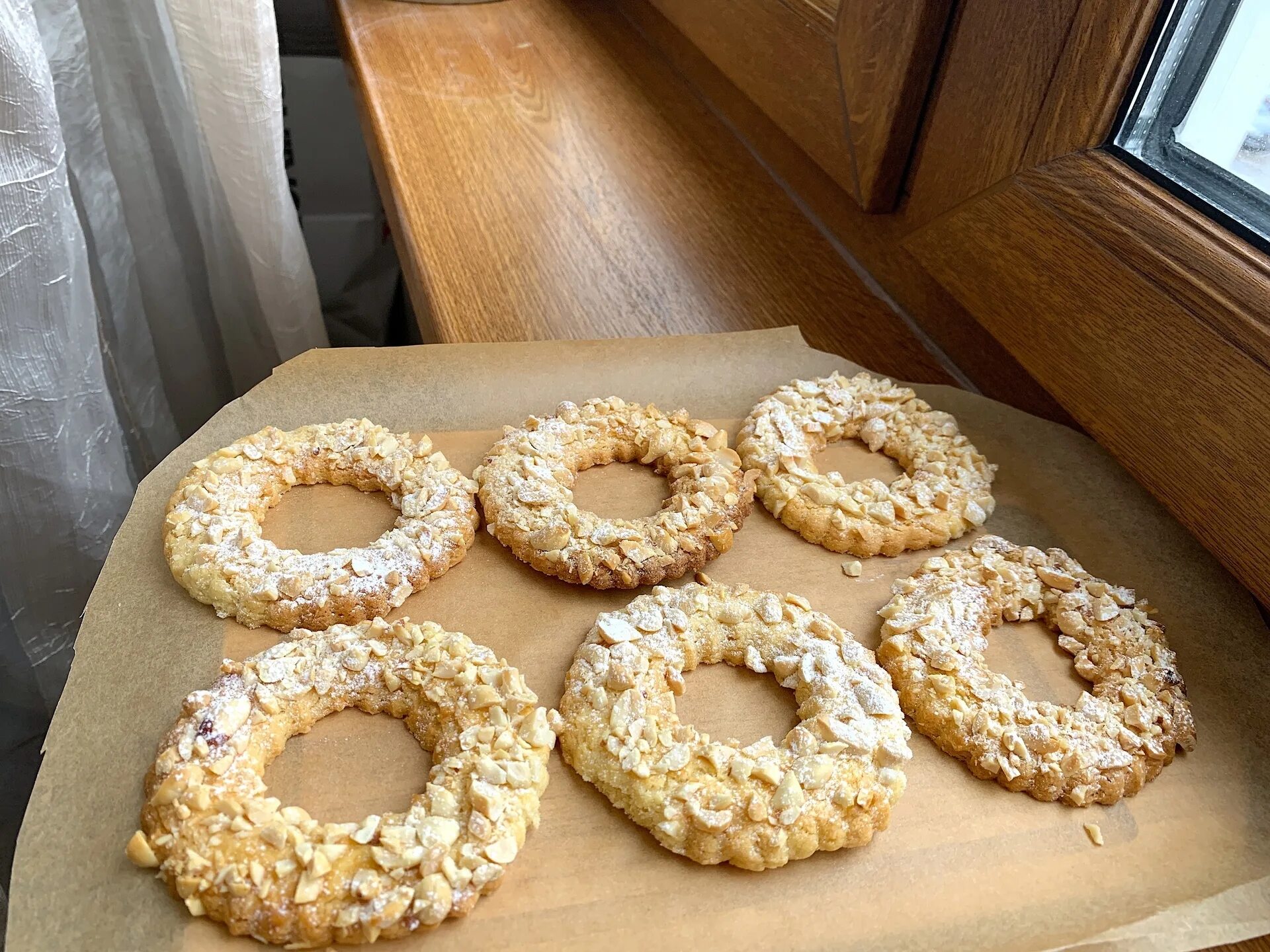 Песочный коржик с арахисом. Песочные кольца с арахисом. Песочные кольца с арахисом. Песочные кольца с арахисом. Песочные кольца с арахисом красивые.