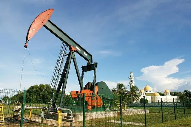 Бруней добыча нефти. Бруней нефть. Промышленность Брунея. Бруней экономика.