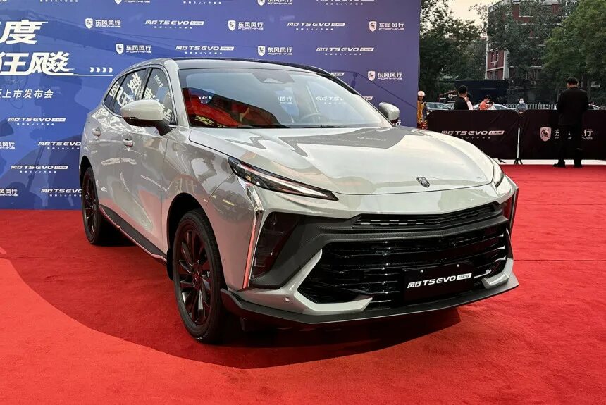 Forthing t5 evo. Forthing t5. лучшие кроссоверы 2025. новые китайские автомобили 2025 в россии. машины 2025 года новинки.