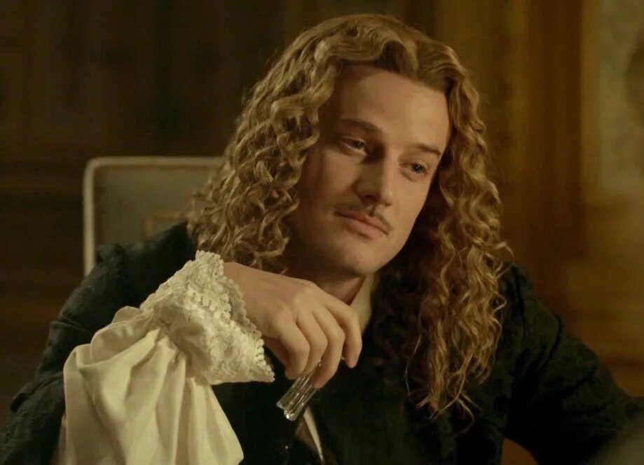 Шевалье лотарингский версаль сериал. Шевалье де лоррен версаль. Шевалье версаль. Ивэн уильямс версаль. Эван уильямс версаль.