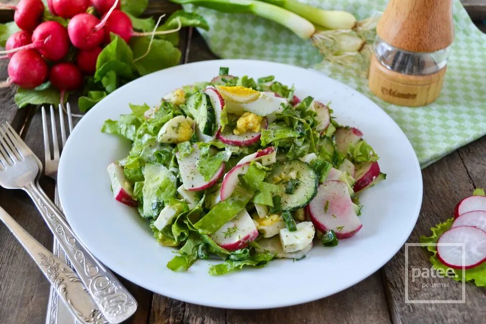 Салат помидоры огурцы зелень калорийность. Салат из зелени калорийность. Фото ассорти зелени с редисом.