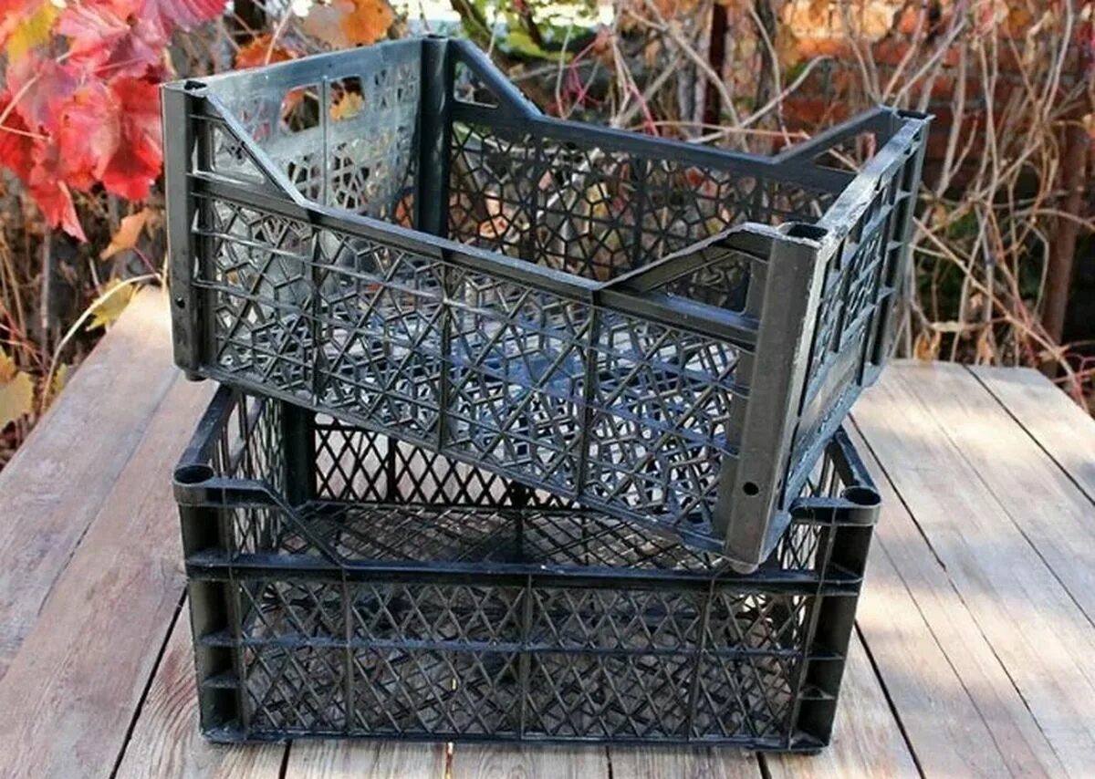 грядки из пластмассовых ящиков. заборчик из пластиковых ящиков. заборчик из пластиковых ящиков. забор из пластиковых ящиков. заборчик из пластиковых ящиков.