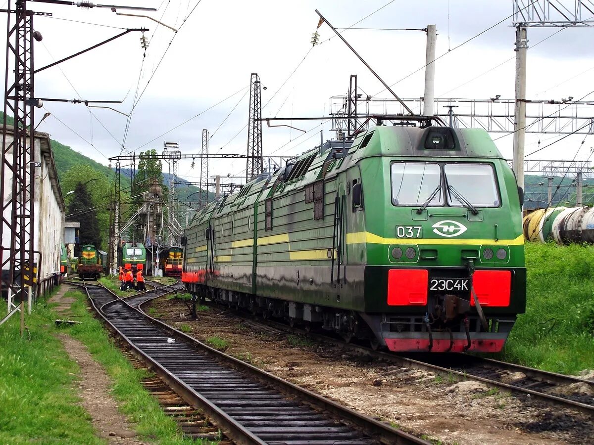 Электровоз розетка. 2эс4к Туапсе. 2эс4к в депо. 2эс4к-029. Электровозы депо Туапсе.