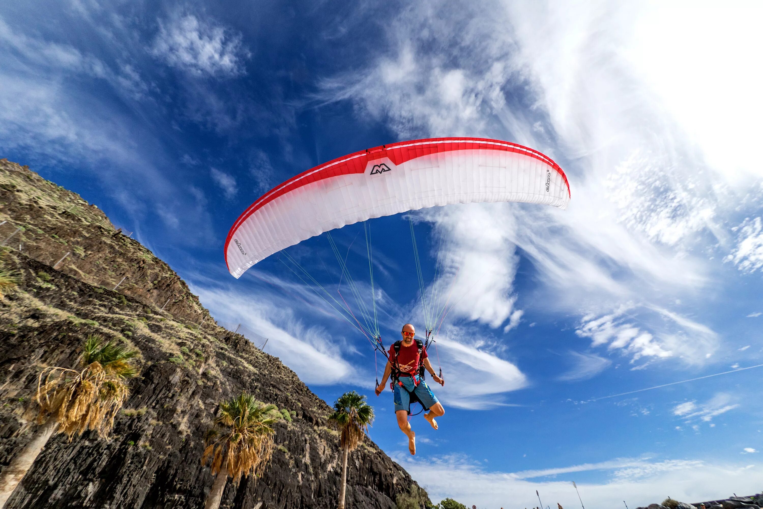 Парапланеризм. Покхара параглайдинг. Параплан. Паркплац. Дельтаплан с парашютом.