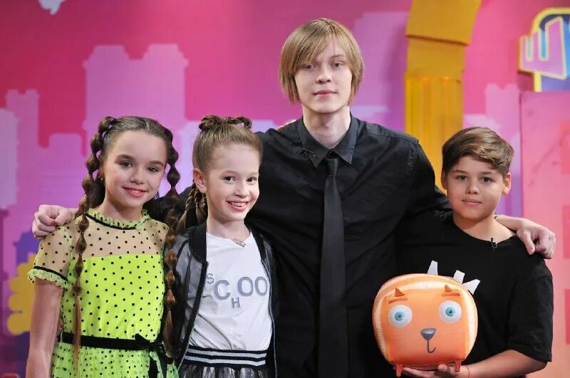 настя и вова стс kids. стс кидс песня года 2023. даниил муравьев-изотов. шоу насти и вовы на стс. стс кидс песня года 2023.