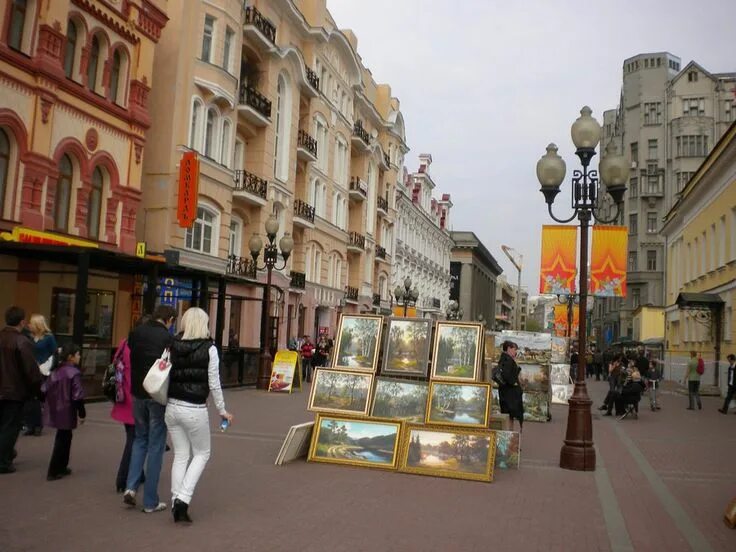 Старый арбат рязань. Улица арбат (старый арбат). Пешеходная улица в москве арбат. Малый арбат москва. Малый арбат москва.