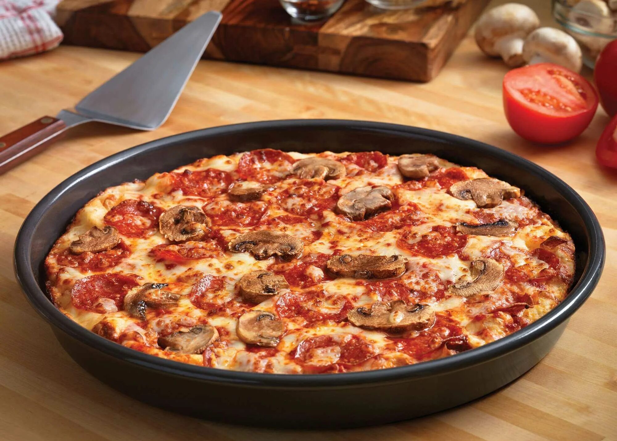 Вкусная пицца рецепт приготовления. "Пицца". Пицца на сковороде. Пицца домашняя на сковороде. Быстрая пицца на сковороде.