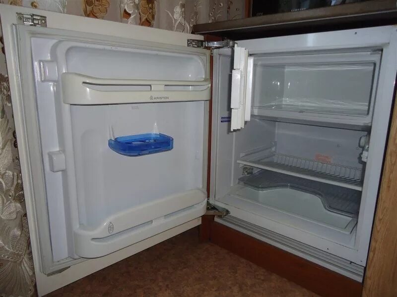 Холодильник с рук. Рука из холодильника. Холодильник с рук б/у. Из рук в руки холодильник. Купить холодильник с рук