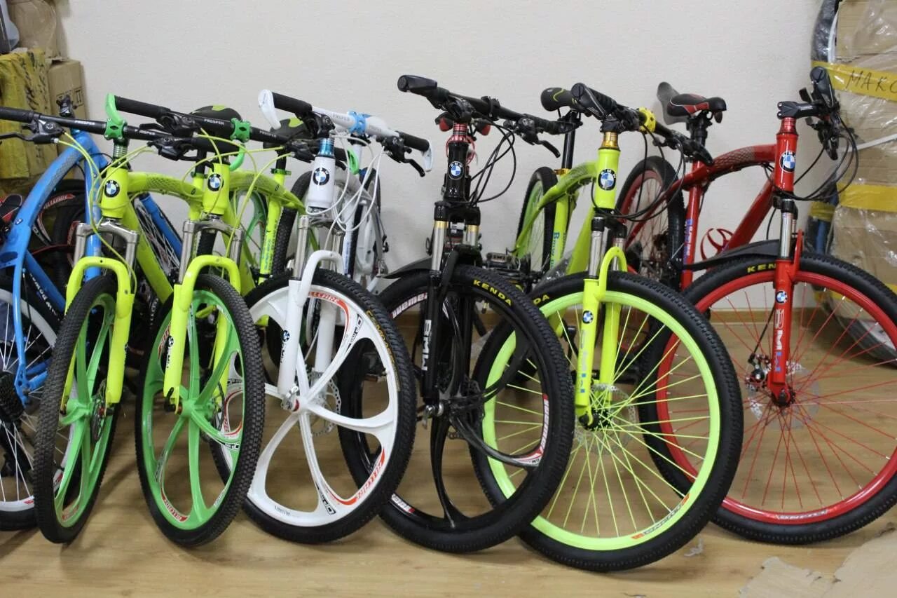 Велосипеды в ассортименте. Много велосипедов. Велосипеды в ассортиметн. Разные вело.