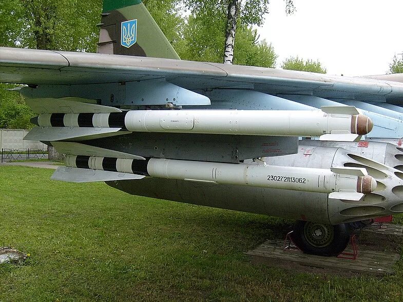 Су-25 Нурс. Су-25 с ракетами воздух-воздух. Р-60 ракета воздух-воздух. Авиационная ракета р60. Сравнение р60 и р60 про