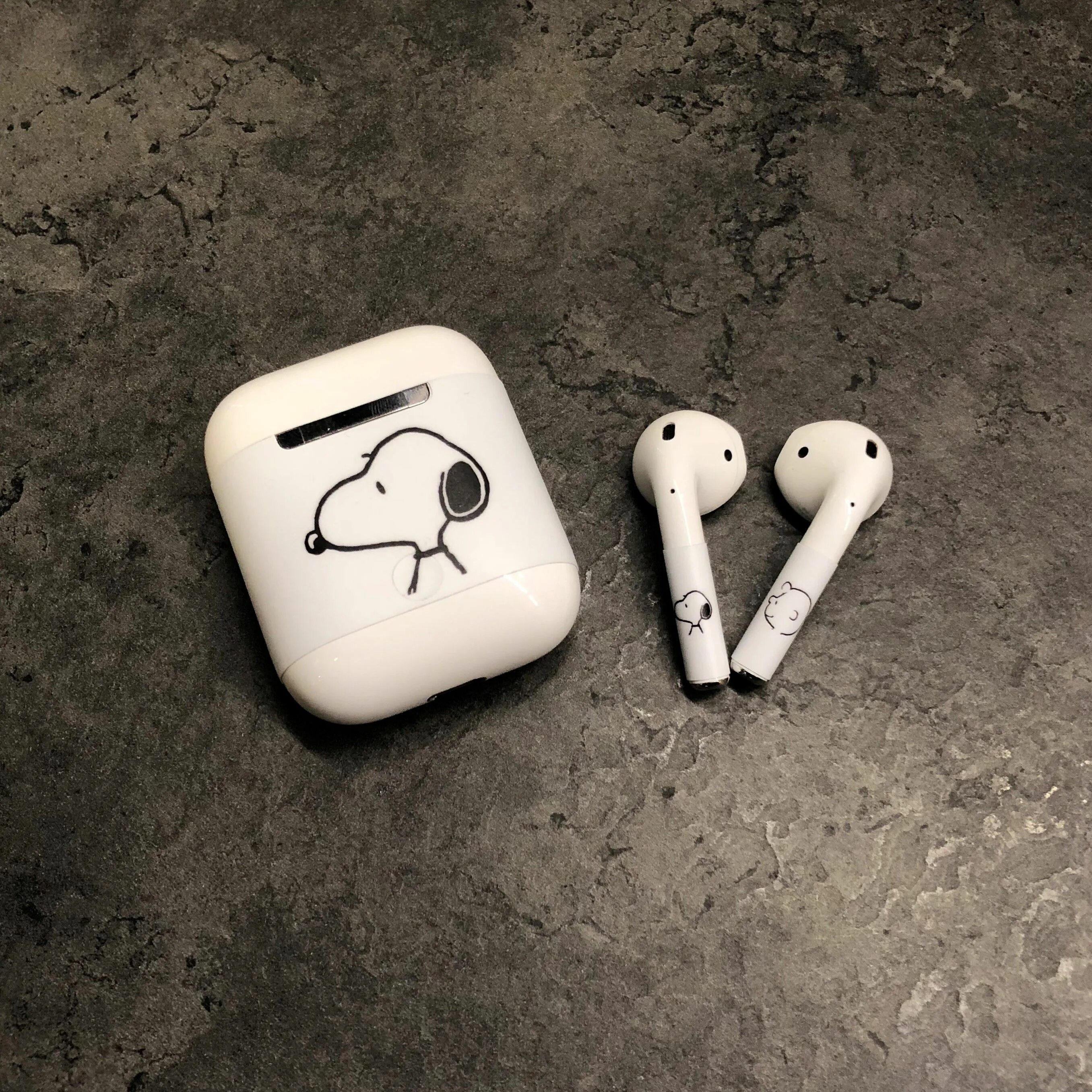 Airpods кнопка на кейсе. Аирподс Макс чехол. Чехол наушников ir pods Apple Earpods. Чехол на AIRPODS Pro Nintendo Switch. Наушники Apple Earpods Pro кейс.