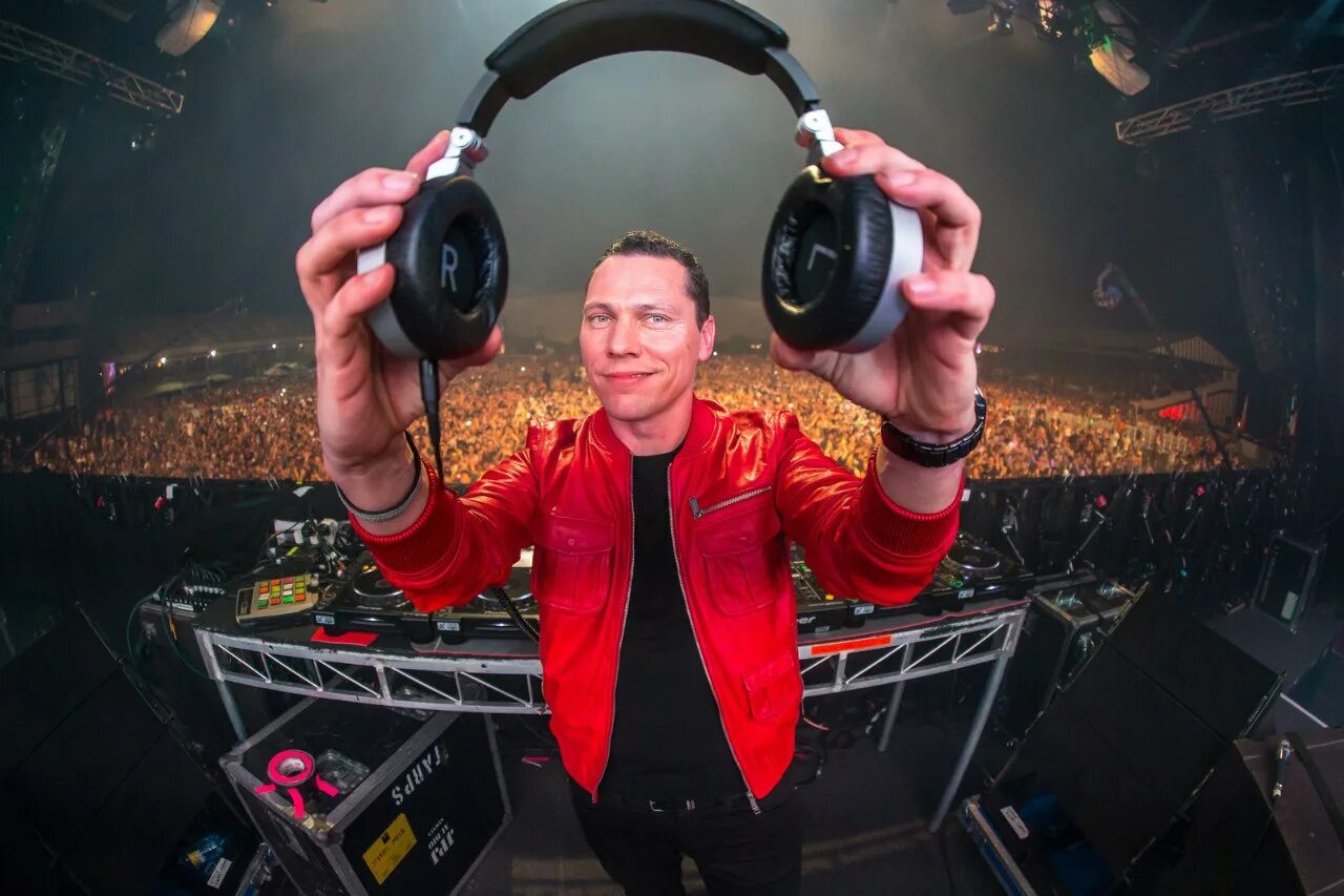 Мрз dj. DJ Tiesto. Тиесто 2023. Диджей фото. Мировые диджеи.