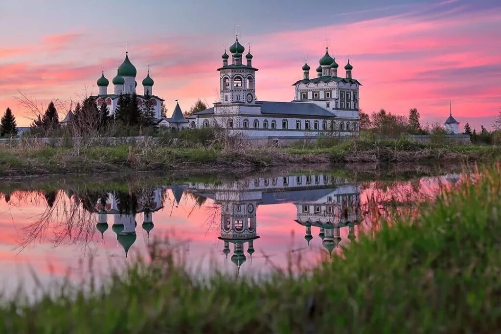 Новгородская область интересные. Николо-Вяжищский монастырь. Николо-Вяжищский монастырь Великий Новгород. Вяжищи монастырь Великий Новгород. Николо-Вяжищский монастырь (12 км от Великого Новгорода).