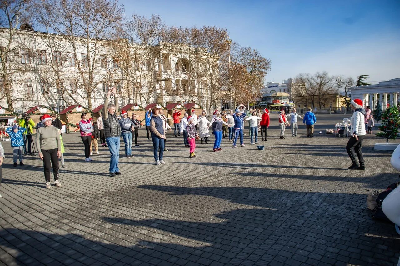 Самые последние новости севастополя. Зарядка в Севастополе. Новогодний Севастополь. Зарядка праздники. Забег 2023 Севастополь.