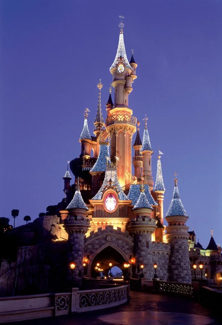 Диснейленд Париж Disneyland Paris. Парк Уолт Дисней в Париже. Замок Диснейленд в Париже. Евро Диснейленд Франция. Дисней диснейленд
