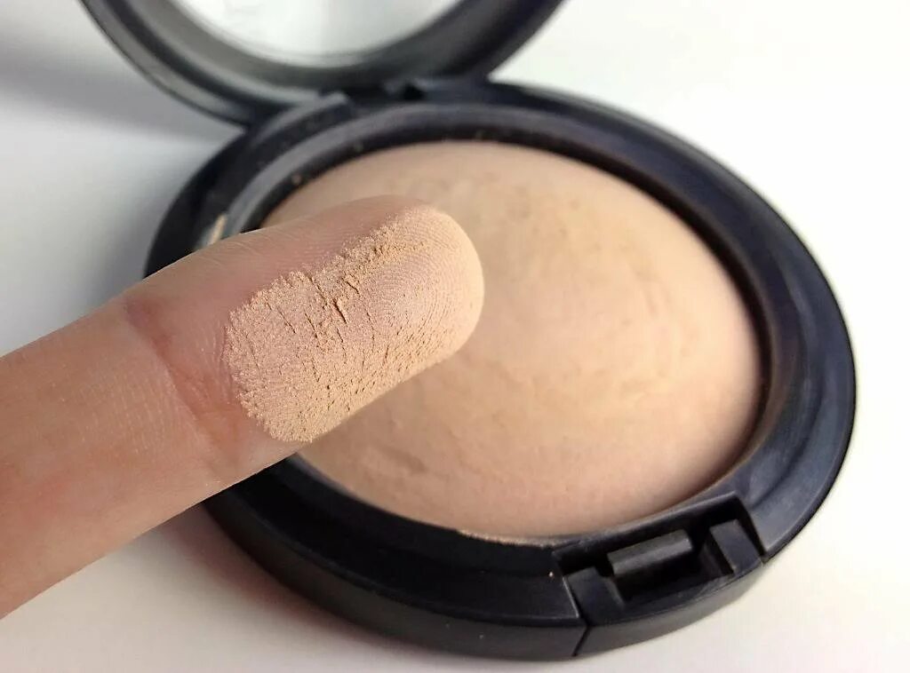 Mac skinfinish natural. Пудра Mac Mineralize Skinfinish natural. Пудра Mac Mineralize Skinfinish. Пудра Mac Mineralize Skinfinish Medium. Свотчи пудры Mac Mineralize.