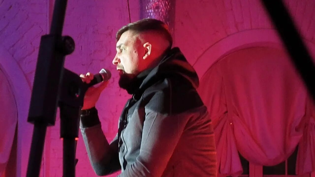 песня мама я летаю. песня мама я летаю. Ello клипы. крыла стихотворение. баста когда я смотрю на небо.