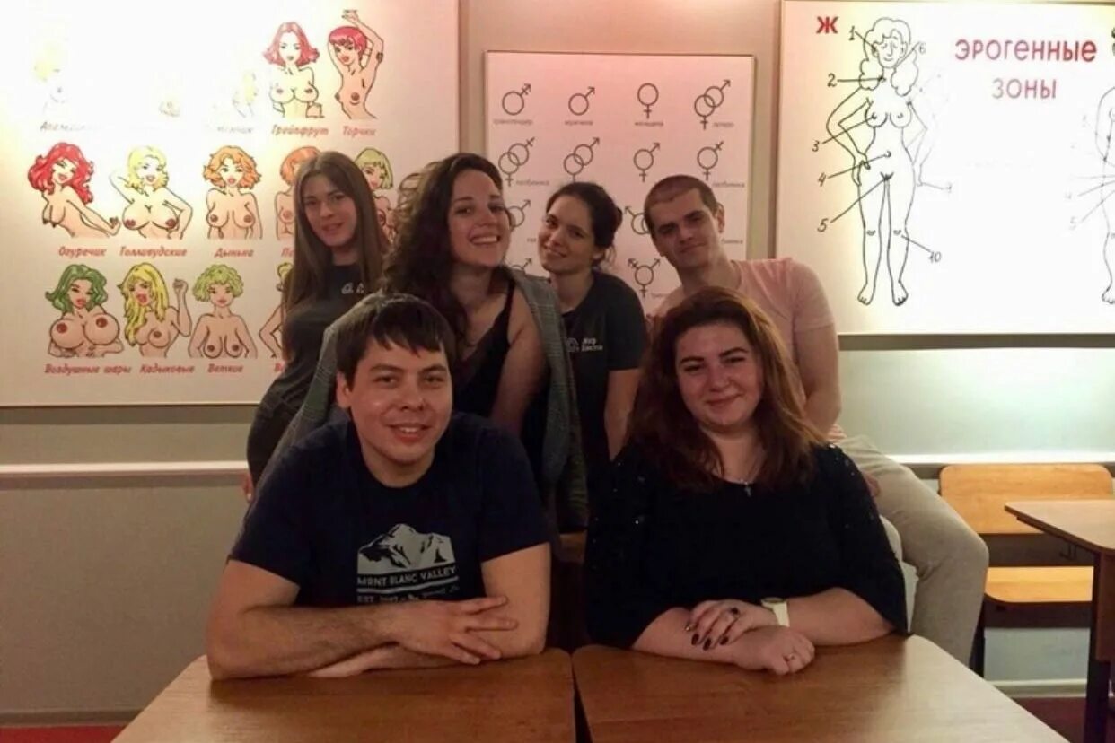 Школьная любовь. Влюбленные школьники. Школа ask. Love in school. Любовные дорамы про школу с любовным треугольником.