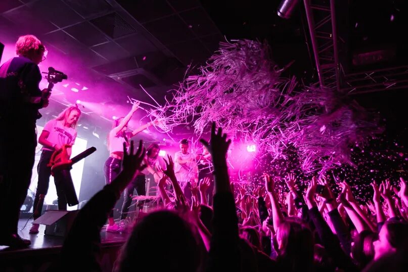 Rave сайт. Рейв. Рейв вечеринка. Кислотный рейв. Edm концерт.