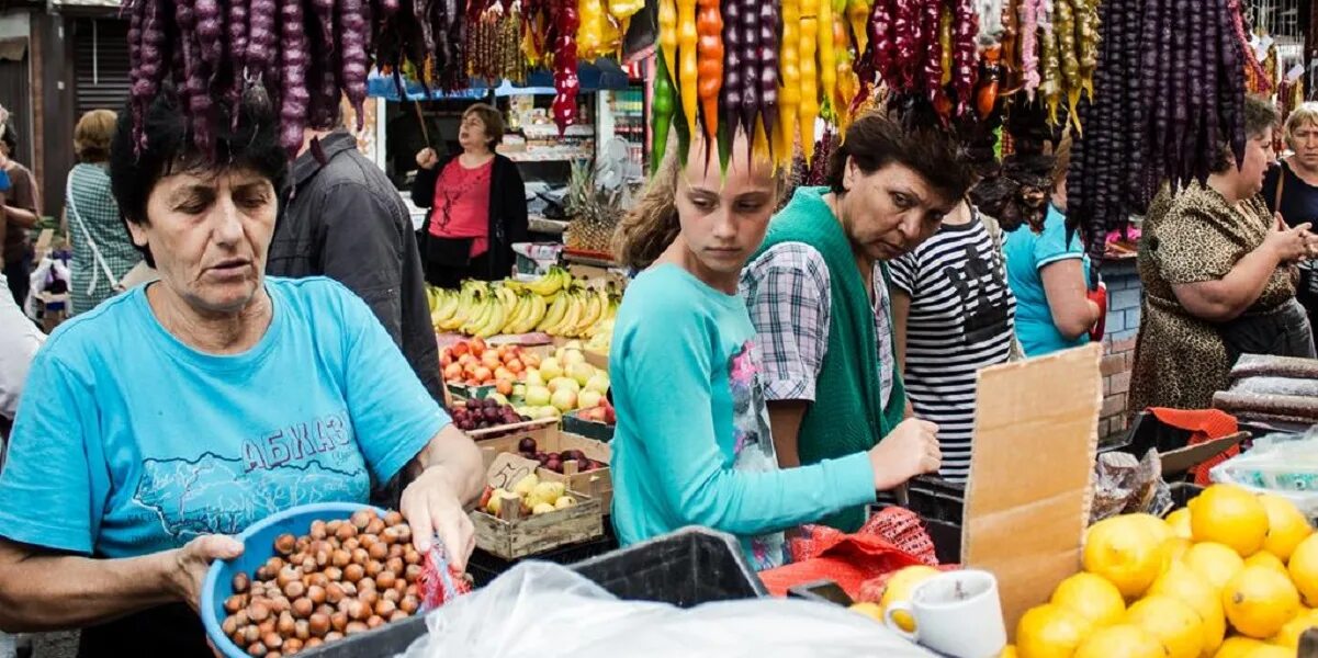Сухумский рынок абхазия. Торговля на рынке. Сейчас на базаре. Рынок 19 кг. Иранский рынок.